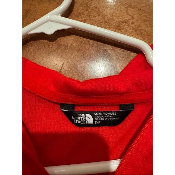 Men’s north face quarter zip - Picture 3 of 5